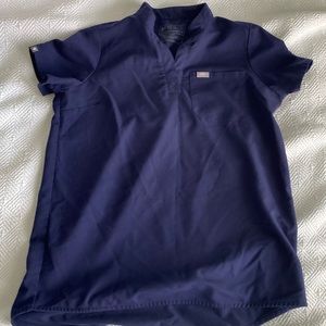 Figs maternity scrub top small